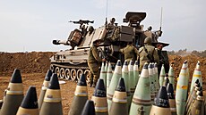 Izraelské dlostelecké jednotky se pipravují na vstup do Gazy. (9. íjna 2023)