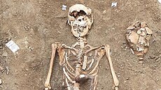 Archeologové dosud odhalili ostatky tí stovek jedinc. Nejstarí pohbení jsou...