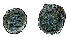 Archeologové dosud odhalili ostatky t�í stovek jedinc�. Nejstar�í poh�bení jsou...