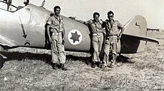 Louis �Lou� Lenart, Gideon "Giddy" Lichtman a Mordechai "Modi" Alon u stíha�ky...