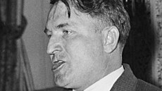 Krajn� pravicový populista a demagog Gerald L. K. Smith. Dal�í aktivista...