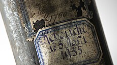 D�le�ité letopo�ty, 1760 a 1935. Do dra�by jde rum s vyvolávací cenou 250 tisíc...