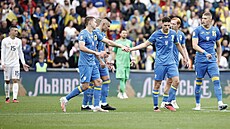 Ukrajintí fotbalisté slaví gól proti Severní Makedonii v Praze na Letné....