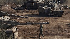 Izraelské tanky u hranic s Pásmem Gazy (13. �íjna 2023)