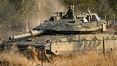 Izraelské tanky rozmístné u hranic s Libanonem (11. íjna 2023)