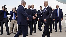 Prezident USA Joe Biden p�ilet�l do Tel Avivu. Na leti�ti ho p�ivítali...