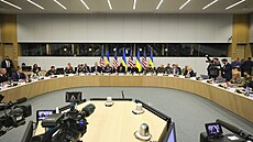 Na dvoudenní zasedání ministr obrany NATO v Bruselu neekan dorazil pímo...