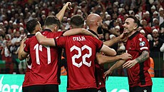 Albántí fotbalisté si zápas s eskem uívali. Vpravo dvougólový stelec...