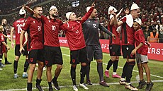 Euforie albánských fotbalist, kteí slaví dleité vítzství nad eským týmem...