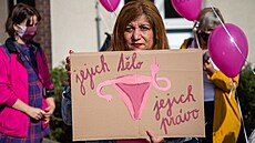 Jedna ze žen, které v Ostravě protestovaly kvůli odškodnění za protiprávní...