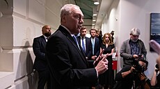 Steve Scalise hovoí s novinái pi odchodu ze zasedání republikánské...