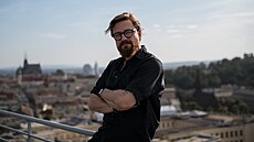 Z p�vodn� jazzového varhaníka hrajícího tém�� výlu�n� na nestandardní nástroj �...