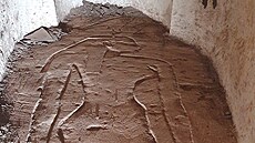 Pohled dovnit sarkofágu, kde díve spoívala Dehutiemhatova mumie na...