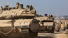 Izraelské tanky míří k hranici s Pásmem Gazy. (13. října 2023)