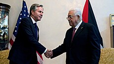 �éf palestinské autonomie Mahmúd Abbás (vpravo) p�i setkání s americkým...