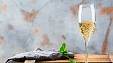 Na �eský trh p�ichází nová zna�ka Champagne H.Blin!