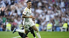 Joselu z Realu Madrid stílí gól do sít Osasuny v ligovém utkání.