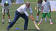 N�kdej�í �ermí� Thomas Bach si p�ed zasedáním Mezinárodního olympijského výboru...