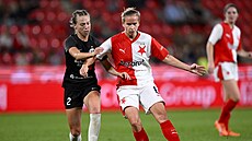 Delaney Dombeková Lindahlová (vlevo) z Klu�e a Michaela Khýrová ze Slavie