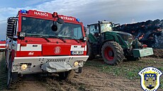 V Ho�íkovicích na Plze�sku sho�el stoh slámy. Zapálily ho z�ejm� dv� �kola�ky....