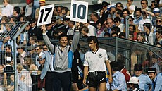 Momentka z mistrovství Evropy 1984 a utkání Západního N�mecka s Rumunskem...