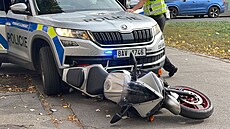 Policisté zadr�eli motorká�e pod vlivem drog, který ují�d�l na p�es chodníky na...