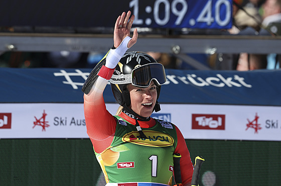 výcarka Lara Gutová Behramiová slaví triumf v prvním závod SP v Söldenu.