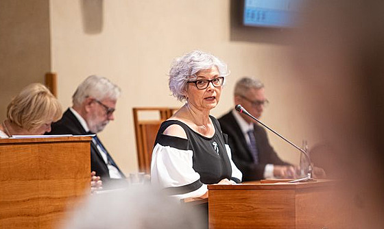 Senátorka Daniela Kováová pi jednání horní komory parlamentu 18. íjna 2023
