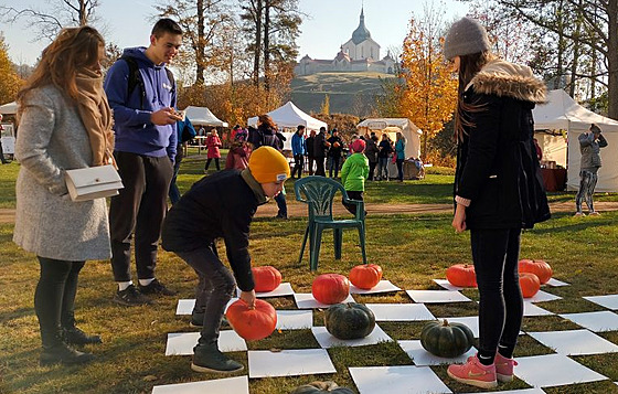 Dti si na árském zámku uijí spoustu zábavy s dýnmi.