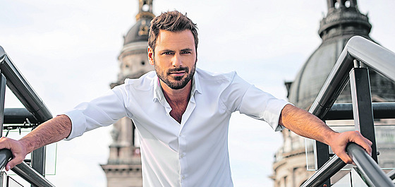 Violoncellista Stjepan Hauser vystoupí v Praze.