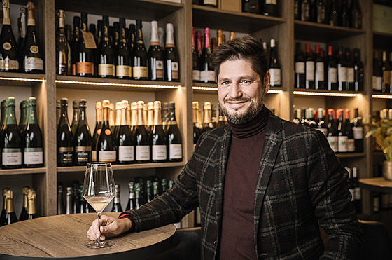 Sommelier a vina Arseny Dobuev. Jeho praský podnik Wine Office se...