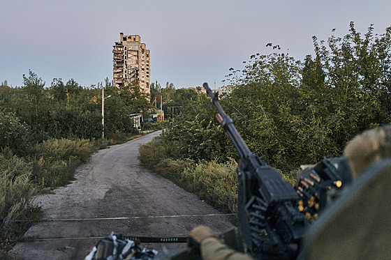 Ukrajinský voják ve mst Avdijivka (18. srpna 2023)