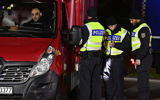 N�mecko obnovilo kontroly na hranicích kv�li zvý�ené nelegální migraci. (16....