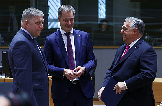 Slovenský premiér Robert Fico a jeho maarský a belgický protjek Viktor Orbán...