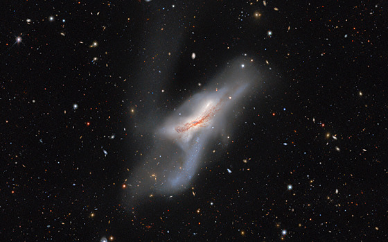 Objekt NGC 520 ukazuje galaktickou srá�ku dvou galaxií, která za�ala p�ed více...