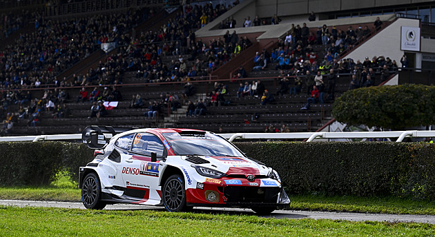 Deštivou českou část Středoevropské rallye ovládl Rovanperä, Cais je desátý