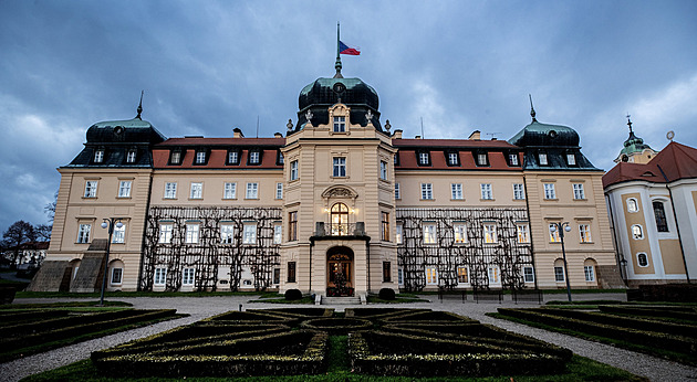 KOMENTÁŘ: Deset let poté. „Lánský puč“ byl začátkem úpadku jedné strany