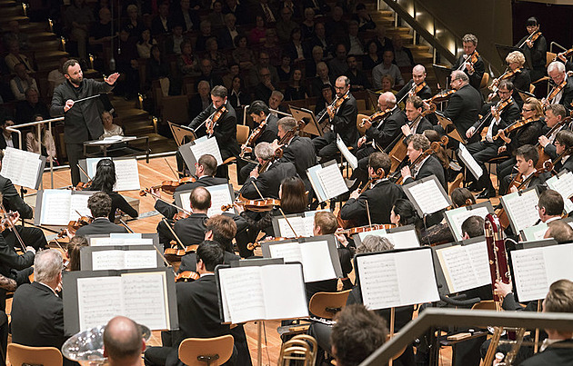 Mou vlast zahrají Berlínští filharmonikové, rozezvučí se 50 klavírů