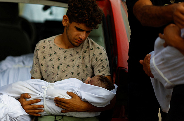 Počtáři z Hamásu. Média už jsou opatrná, neziskovky statistice mrtvých věří