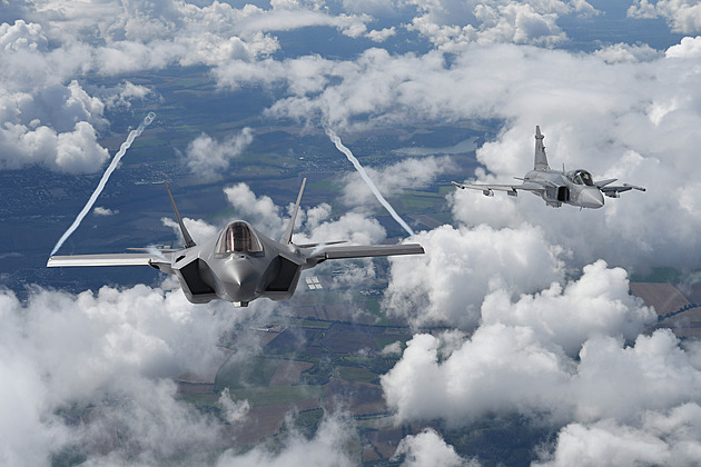 Co když F-35 nedoletí do Česka včas? Vzniká plán na švédskou stráž nebes