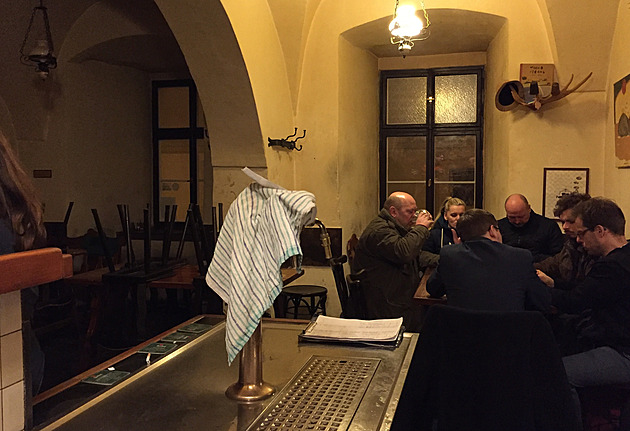 Výčepní v Praze odmítl obsloužit židovské hosty, potyčku řešila policie