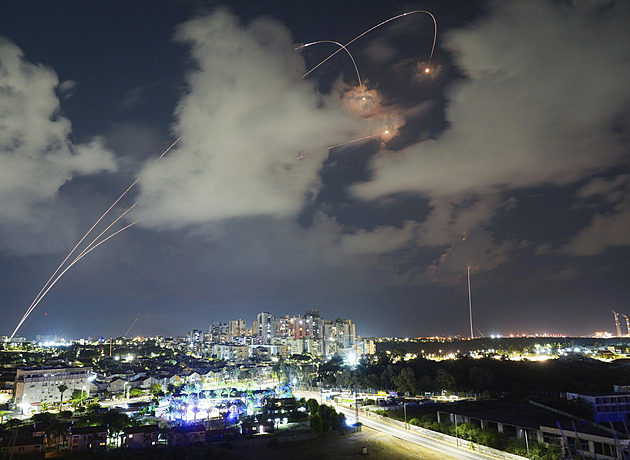 Izrael ostřeloval syrská letiště v Damašku a Halabu. Vyřadil je z provozu