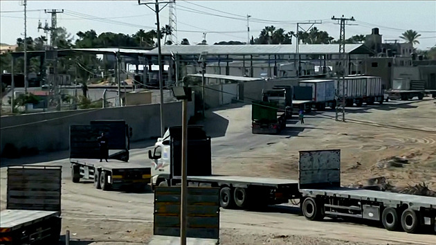 Izrael dobyl základnu Hamásu, egyptské tanky střeží přechod před uprchlíky