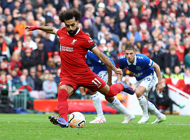 Man. City vyhrál těsně, Liverpool uspěl v derby. Arsenal loupil na Chelsea