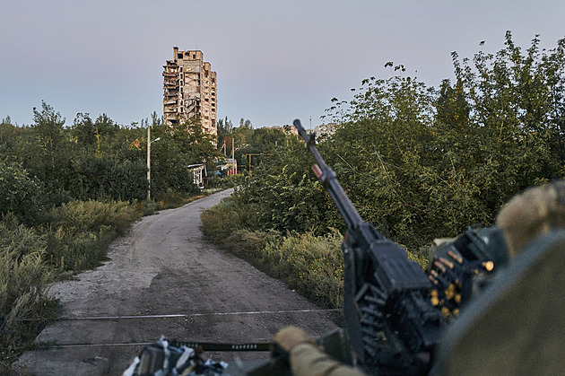 Ukrajina postupuje na levém břehu Dněpru, Rusko útočilo raketami Iskander