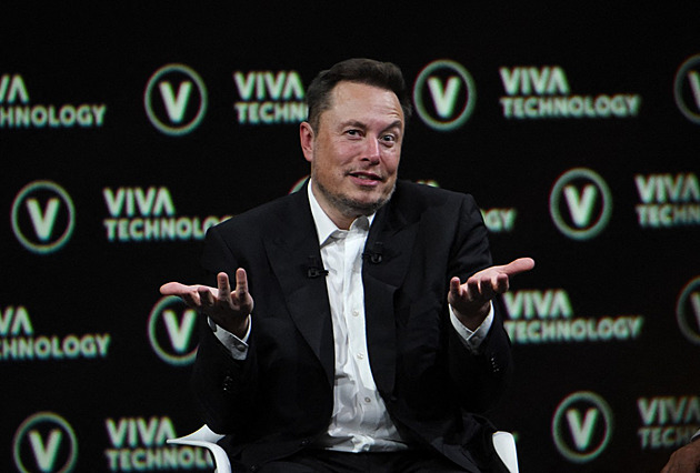 Beru jen jednu drogu a je v zájmu investorů, abych pokračoval, tvrdí Musk