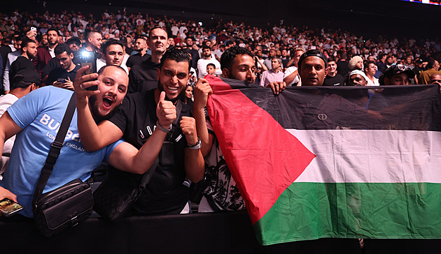Do zbraně! Rusové a muslimové zneužili turnaj v Abú Zabí, americké UFC mlčí
