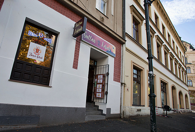Žalobce zrušil stíhání prodavače kebabu z Plzně kvůli protižidovským nápisům