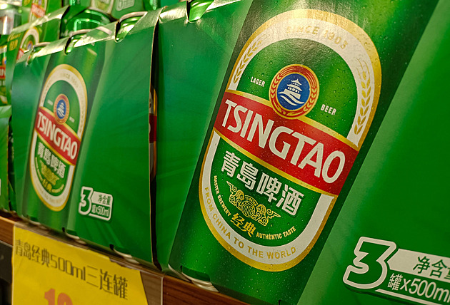 Nesnáze čínského pivního obra. Dělník v pivovaru pomočil suroviny