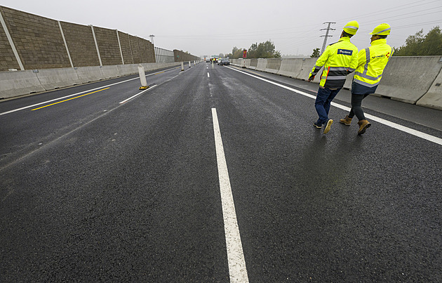 Omezení na vytíženém úseku D1 u Prahy končí, ŘSD za rychlejší opravu připlatilo